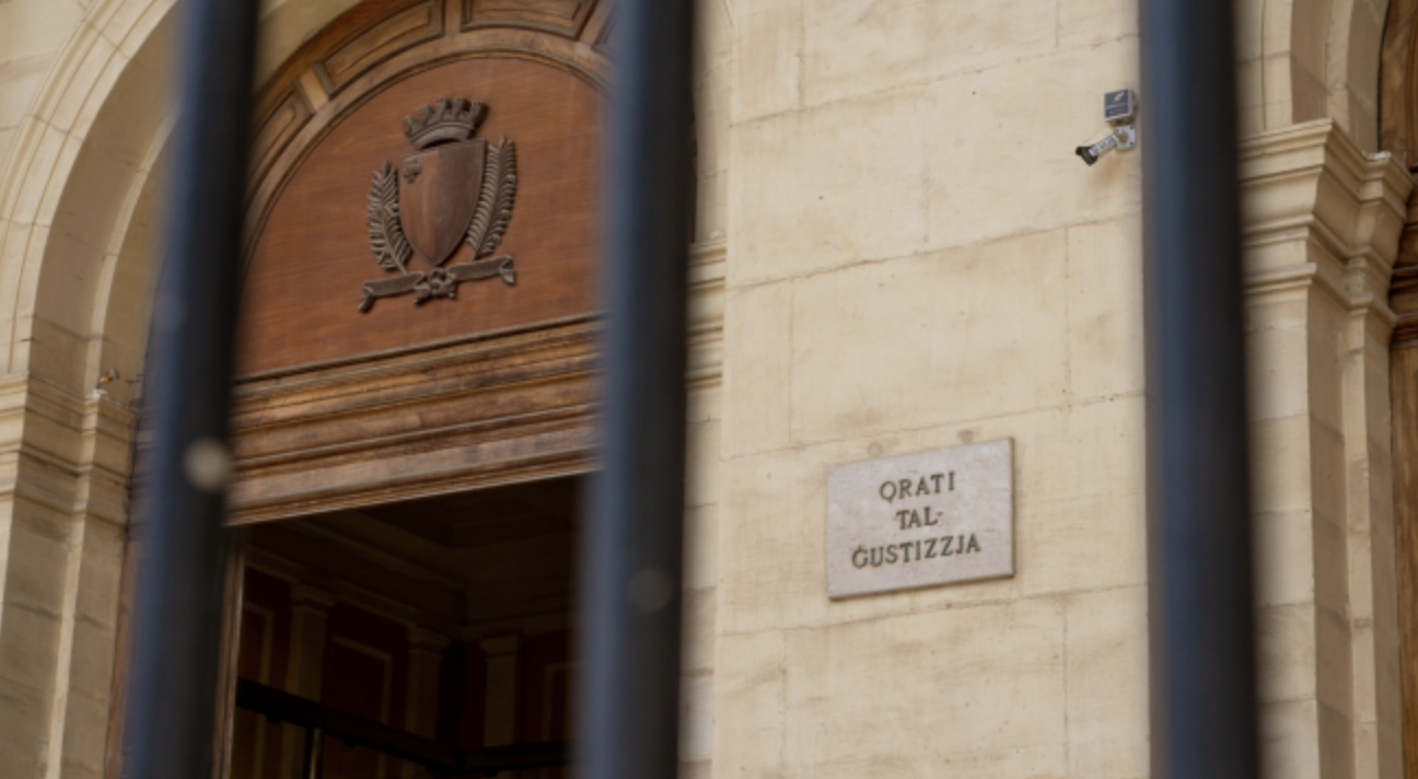 Homeless man remanded in custody after alleged cash theft from car and police escape